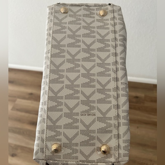 Michael Kors Harper Large Vanilla EW Tote Bag - Brand New - Picture 9 of 15